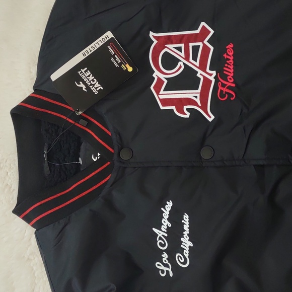 HOLLISTER COZY VARSITY JACKET. - Picture 5 of 17